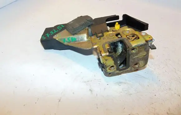 Mitsubishi Carisma Rear door lock M806387