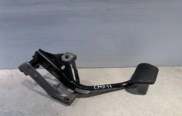 Land Rover Defender Brake pedal M8B22D094ABCMD13 11801M12