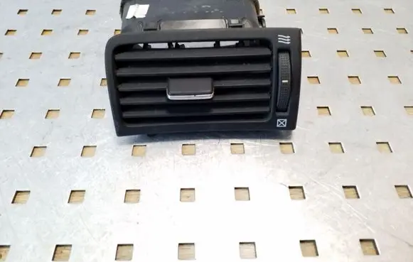 Toyota Avensis T250 Dashboard side air vent grill/cover trim