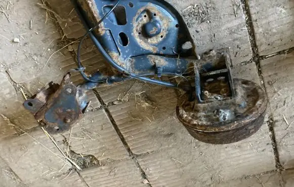 Nissan Note (E11) Rear axle beam 