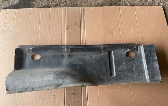 Trunk/boot lower side trim panel