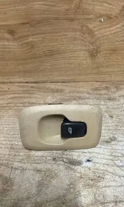 Volvo V70 Electric window control switch 8685288 04W135