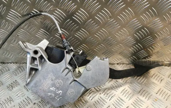 Mercedes-Benz CLK A208 C208 Brake pedal 2102900619 A2102900619