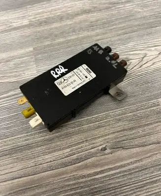 Mercedes-Benz B W245 Aerial antenna amplifier A1698200089 ZGS003