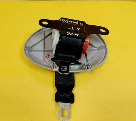 Nissan Almera N16 Middle seatbelt (rear) 