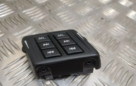 Head unit multimedia control