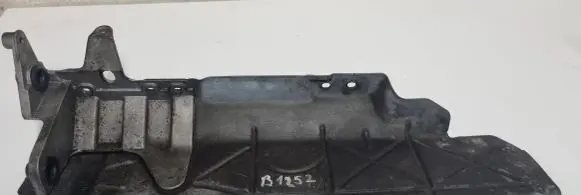 Mercedes-Benz E W211 Air filter cleaner box bracket assembly A6470940341