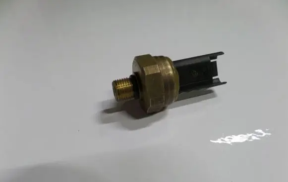BMW 1 E81 E87 Fuel pressure sensor 7547883