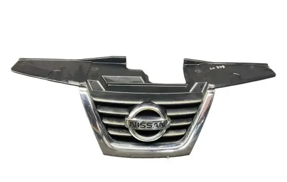 Nissan Juke I F15 Front bumper upper radiator grill 620701KA6A 620721KA6A