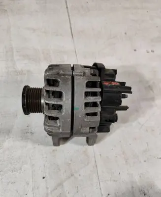 Renault Clio V Generator/alternator 231008040R 2613543A 2116012476