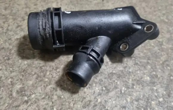 BMW 5 E39 Engine coolant pipe/hose 11127806196