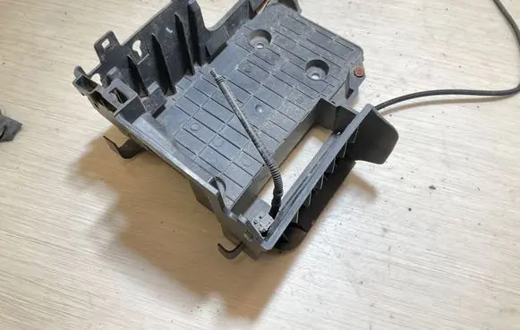 Battery box tray