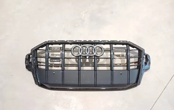 Audi Q7 4M Front bumper upper radiator grill 4M0853651AK 4M0853651AL