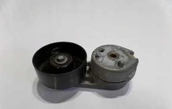 Land Rover Discovery 3 - LR3 Generator/alternator belt tensioner 4H2QBB