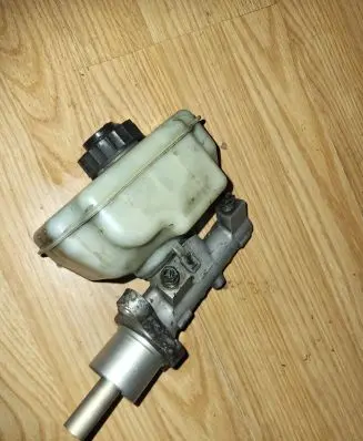 Volkswagen Golf V Master brake cylinder 1K1611301C
