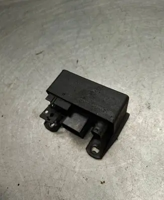 Mercedes-Benz C W203 Glow plug pre-heat relay 
