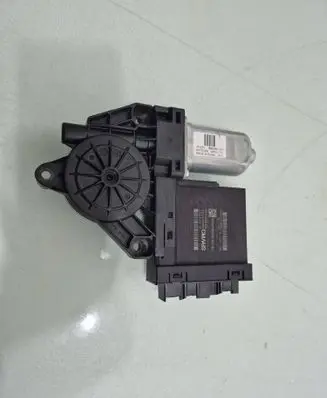 Volvo S60 Front door window regulator motor 31674757