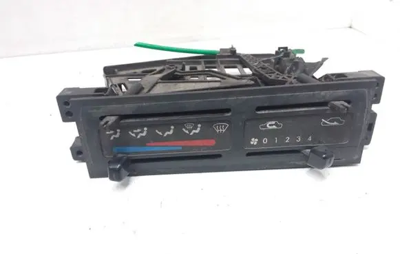 Nissan Serena Climate control unit