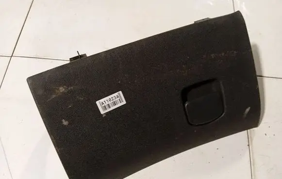 Glove box