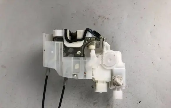 Subaru Legacy Front door lock