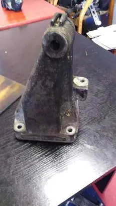 Mercedes-Benz Vito Viano W639 Engine mounting bracket 6462230204