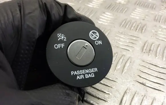 KIA Niro Passenger airbag on/off switch 