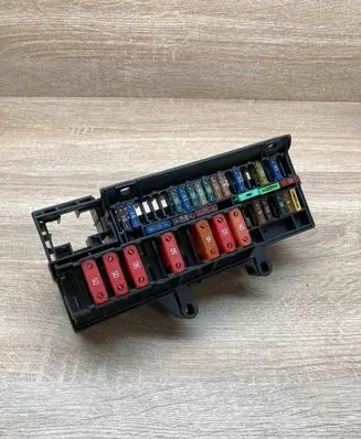 BMW 7 E65 E66 Fuse module 9005820 18560