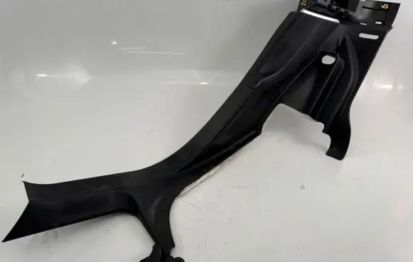 Tesla Model S (C) pillar trim A089335