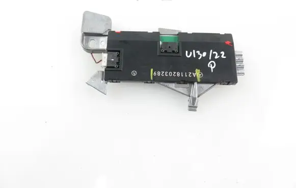 Mercedes-Benz E AMG W211 Aerial antenna amplifier A2118203289