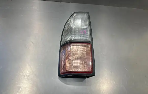 Toyota Land Cruiser (HDJ90) Rear/tail lights