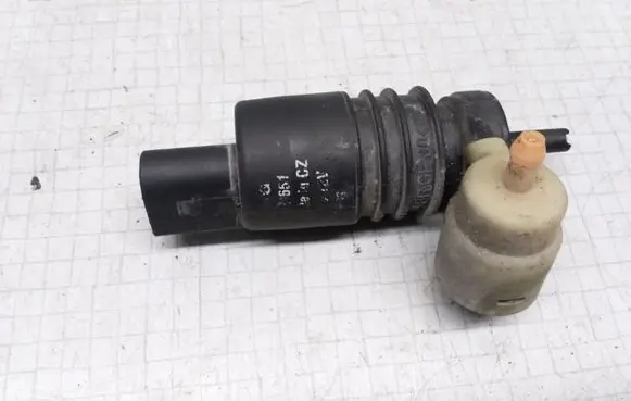 Skoda Octavia Mk1 (1U) Windscreen/windshield washer pump