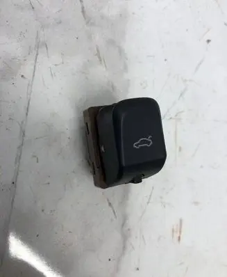 Audi A4 S4 B8 8K Tailgate opening switch 8K0959831 0638049