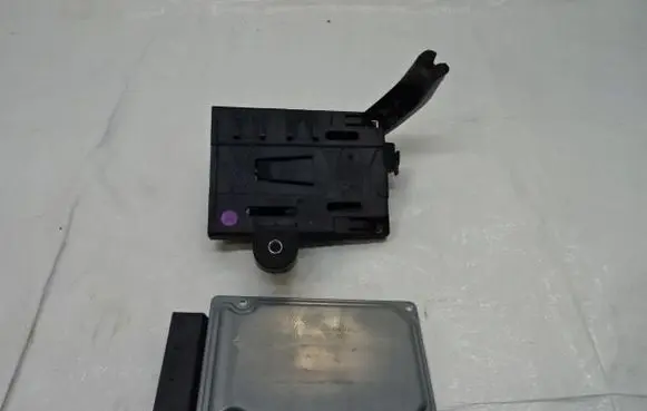 Citroen DS7 Crossback Suspension control unit/module 9825116380
