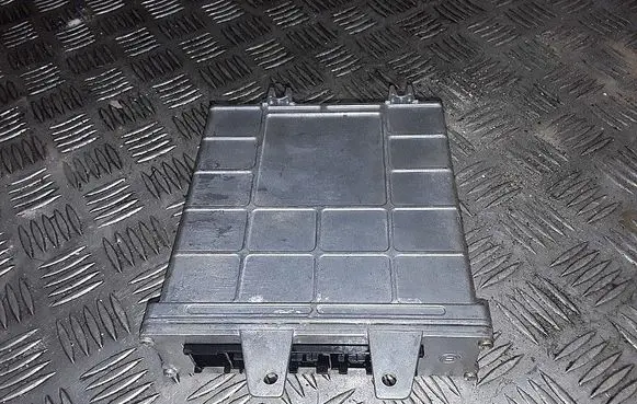 Audi A4 S4 B5 8D Engine control unit/module 8d0907557c 0261203938