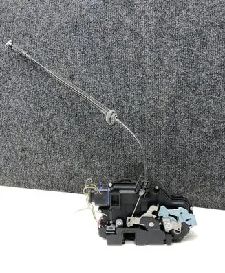 Skoda Octavia Mk2 (1Z) Front door lock 25101D6