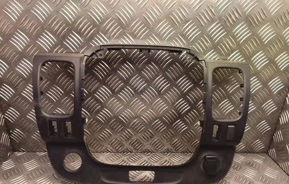 Opel Vivaro Radio/GPS head unit trim 93452450 682607479r 1259343x