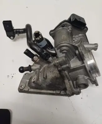 Volkswagen Golf VII Throttle valve 04L128063T