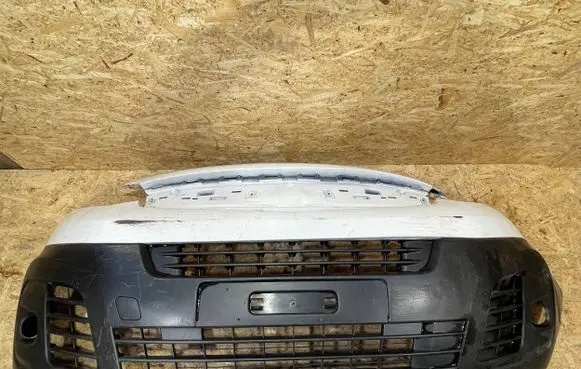 Opel Vivaro Front bumper 39201548 S2410R057 9833129877