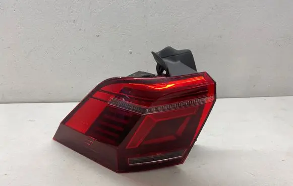 Volkswagen Tiguan Rear/tail lights 5NA945207J 0021488208 00214953