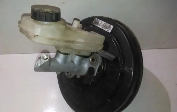 Renault Megane II Brake booster 8200453735 1c4r5497719