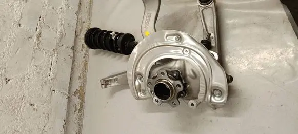 BMW i5 G60 Front wheel hub spindle knuckle 6898328 6899160 8837712