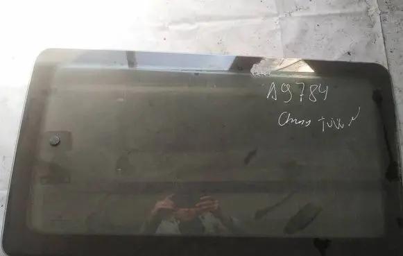 Chrysler Town Country II Rear side window as2