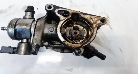 Volkswagen PASSAT CC Vacuum pump 