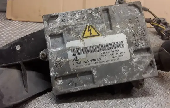 Volvo V50 Headlight ballast module Xenon 1307329098