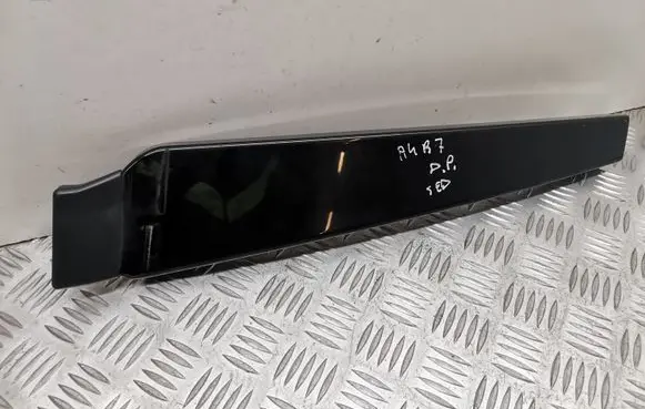 Audi A4 S4 B7 8E 8H Front door glass trim molding 8E0853290D