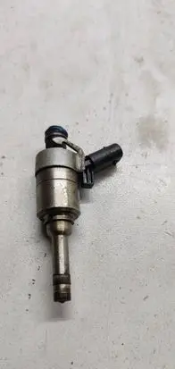 Audi A4 S4 B8 8K Fuel injector 05j133036B