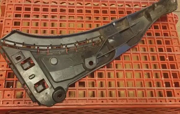 Volvo XC90 Front bumper mounting bracket 08620564
