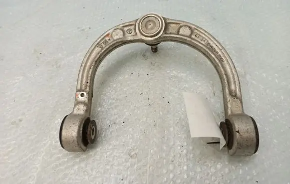 Mercedes-Benz ML W164 Front lower control arm/wishbone KAG94592