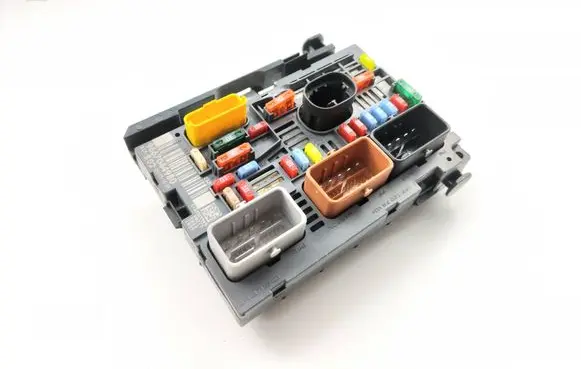 Citroen C5 Fuse module 9667044980
