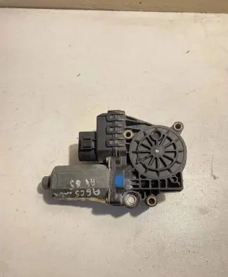 Audi A6 S6 C4 4A Rear door window regulator motor 4B0959801B